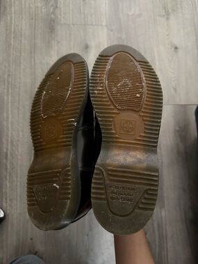 UNISEX / Dr. Martens Black SHINY Leather Derby Shoes with Brown Rubber Soles